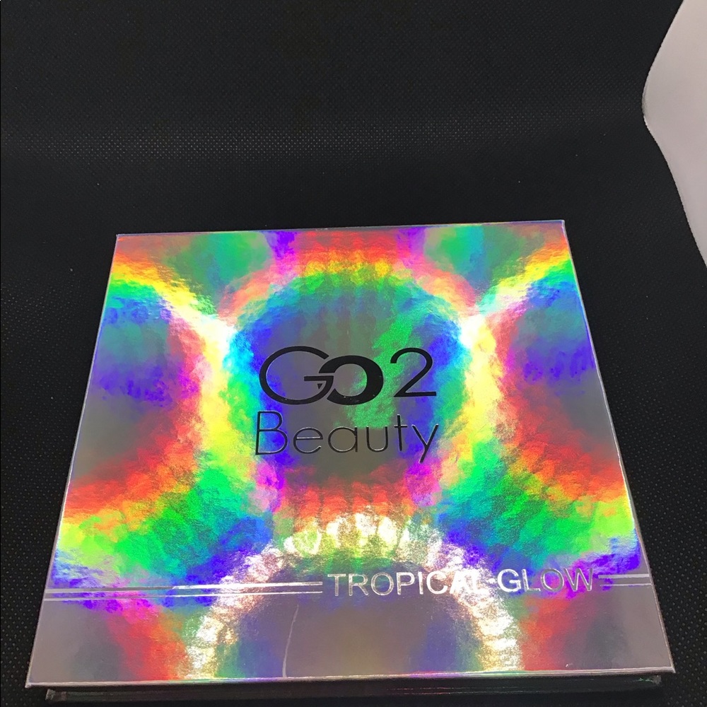 4 COLOR GO 2 BEAUTY TROPICAL GLOW PALETTE